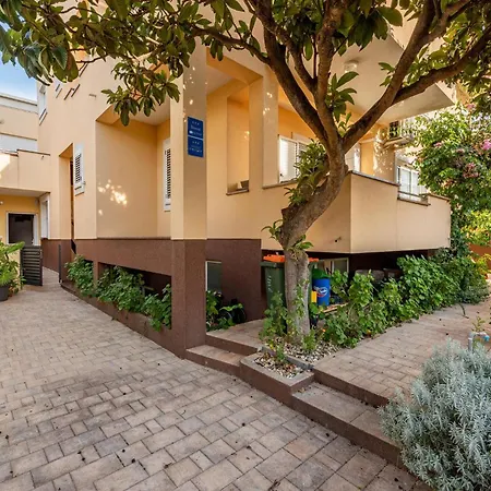 شقة 2 Bedroom Awesome In زادار