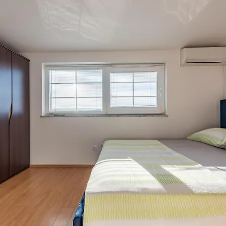 2 Bedroom Awesome In Apartman