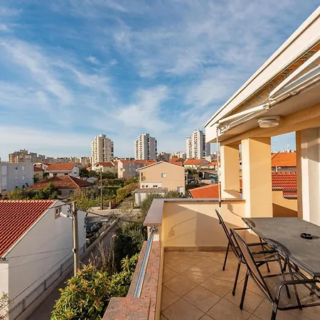 2 Bedroom Awesome In زادار