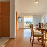 Apartamento 2 Bedroom Awesome In *
