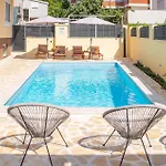 2 Bedroom Awesome In Apartamento Zadar