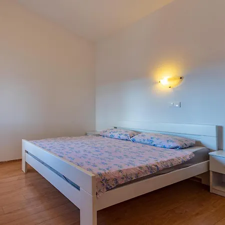 2 Bedroom Awesome In *