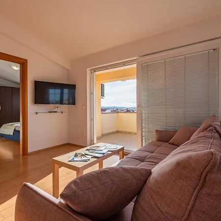 2 Bedroom Awesome In 扎达尔